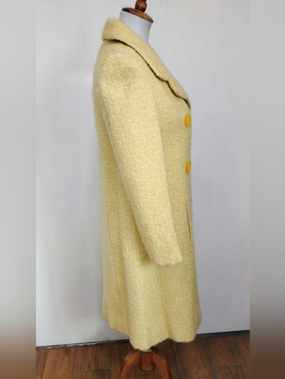 BUTTER YELLOW VINTAGE COAT - Picture 5 of 13